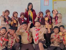 Melatih Kreativitas dan Keterampilan Komunikasi Siswa dalam Tim Melalui Pembuatan Kerajinan manik-manik