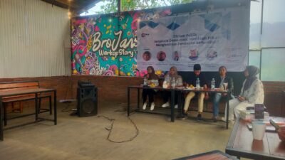 Suasana diskusi publik senjakala demokrasi untuk Pilkada 2024 yang digelar oleh Gawa Lelaku. Foto/dokumen