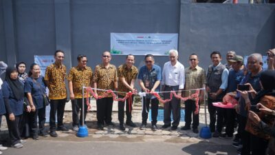PT. HM Sampoerna Tbk menyerahkan 10 sumur injeksi di Kelurahan Purwantoro Malang. Foto/dok