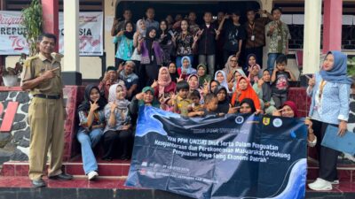Foto bersama masyarakat Desa Giroyoso dan Perangkat Desa Giriyoso. (Sumber : dokumentasi pribadi)