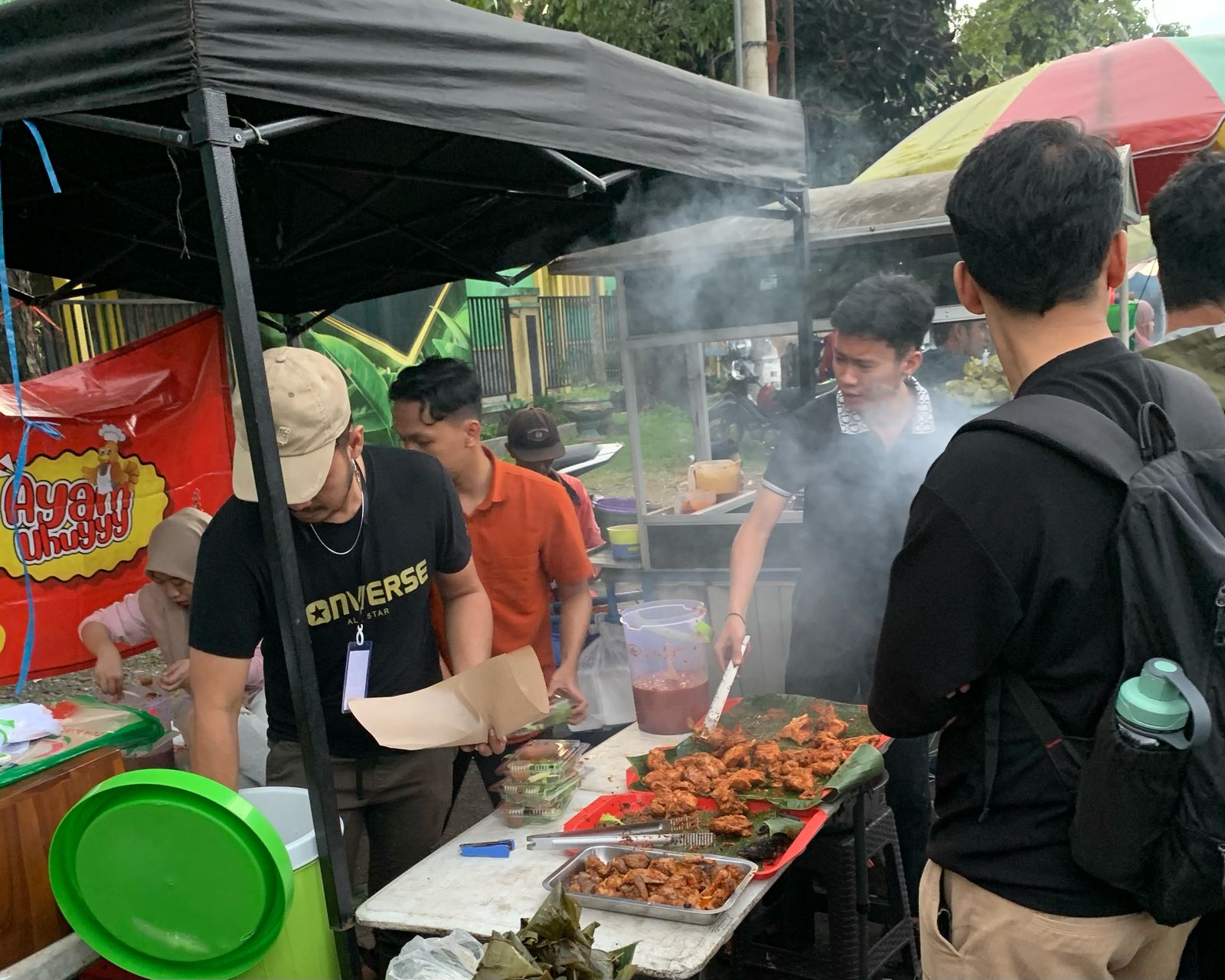 Visualisasi Ngabuburit di Jalan Surabaya. Foto/Aisyah Atifah