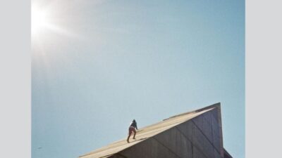 Caption: Visualisasi lagu Hold Me Down  / Pinterest