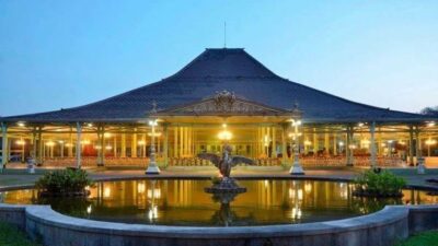Caption: Visualisasi Pura Mangkunegaran / Pinterest